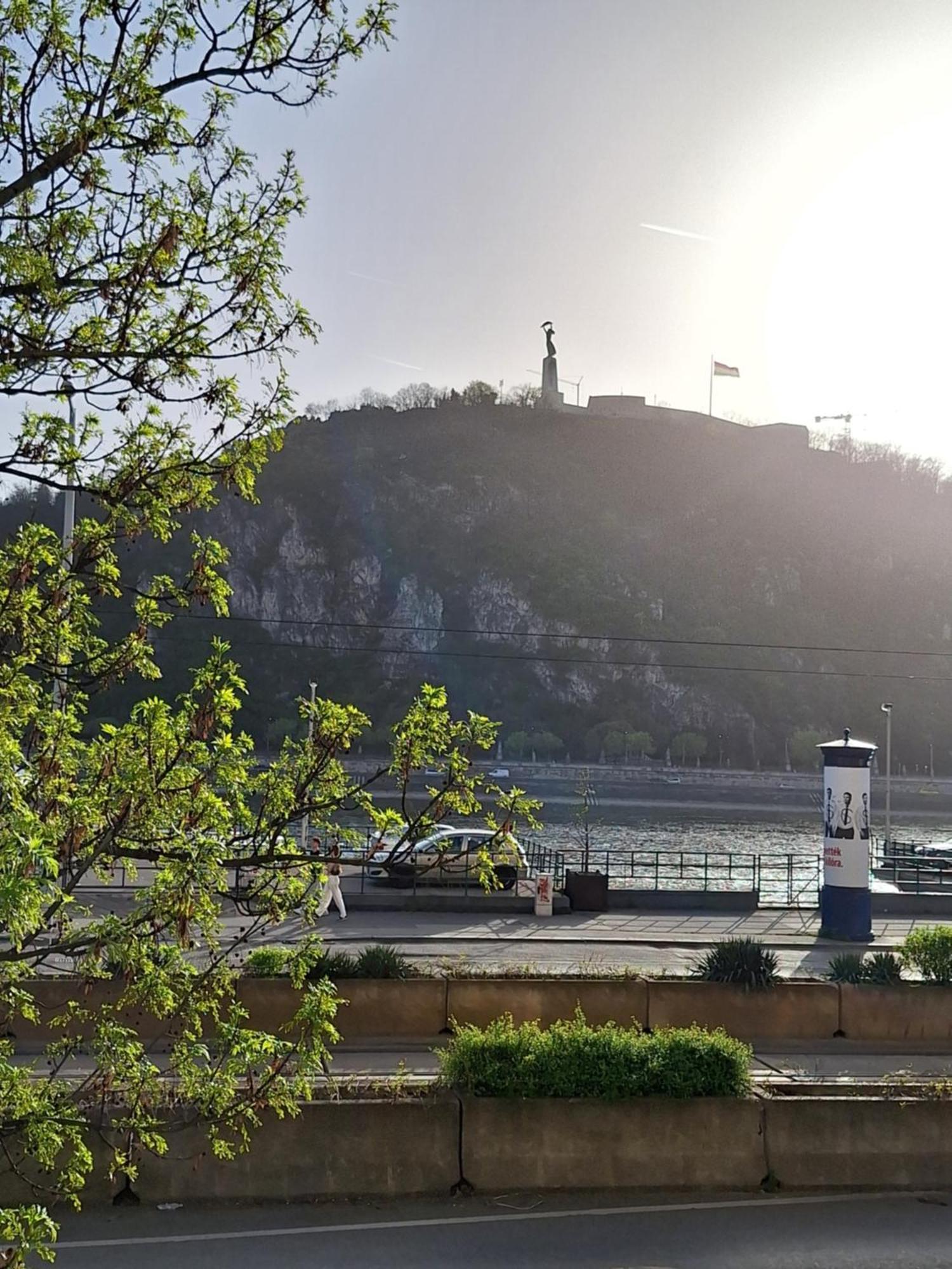 Danube View Apartment บูดาเปสต์ ภายนอก รูปภาพ