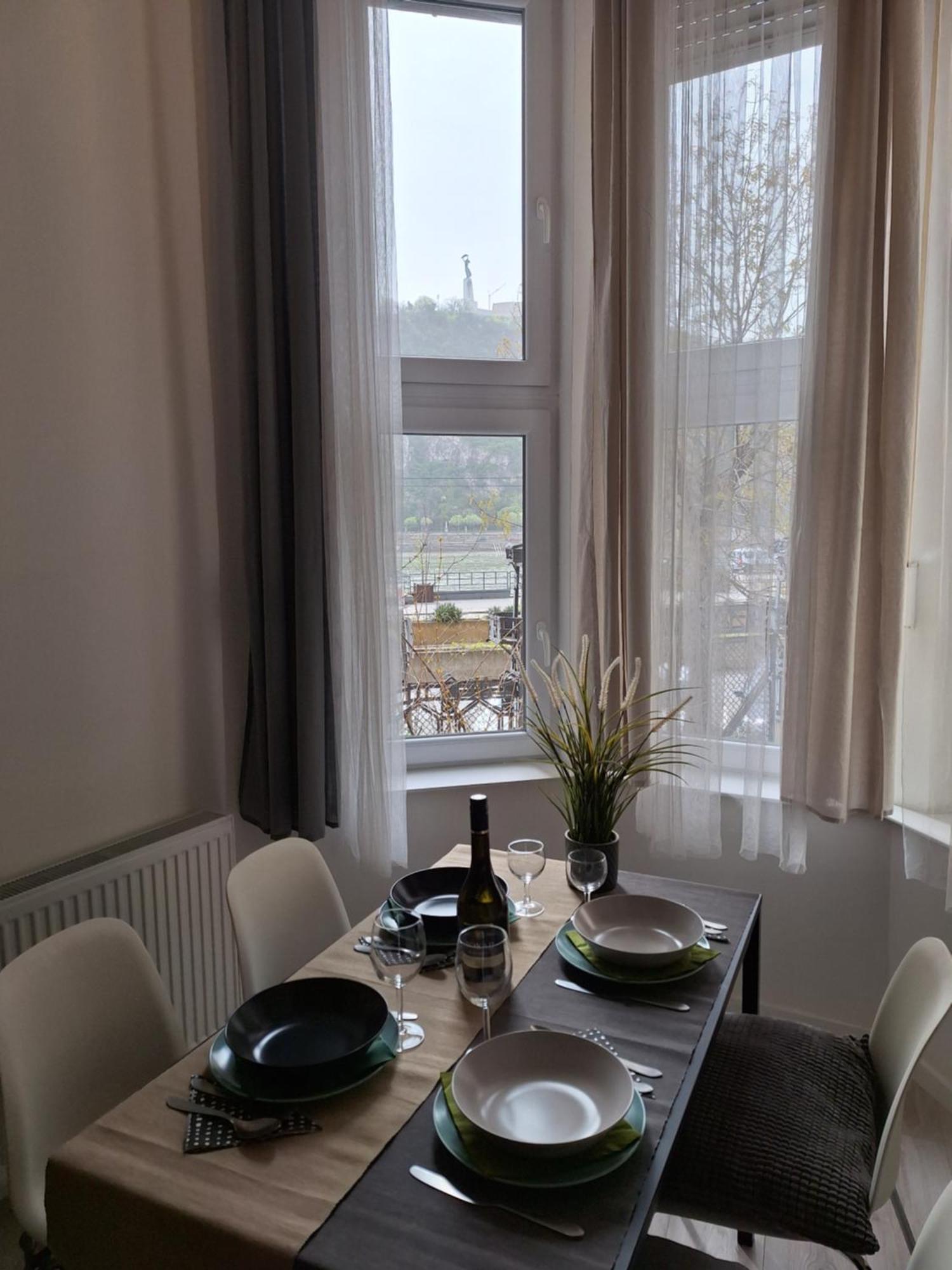 Danube View Apartment บูดาเปสต์ ภายนอก รูปภาพ